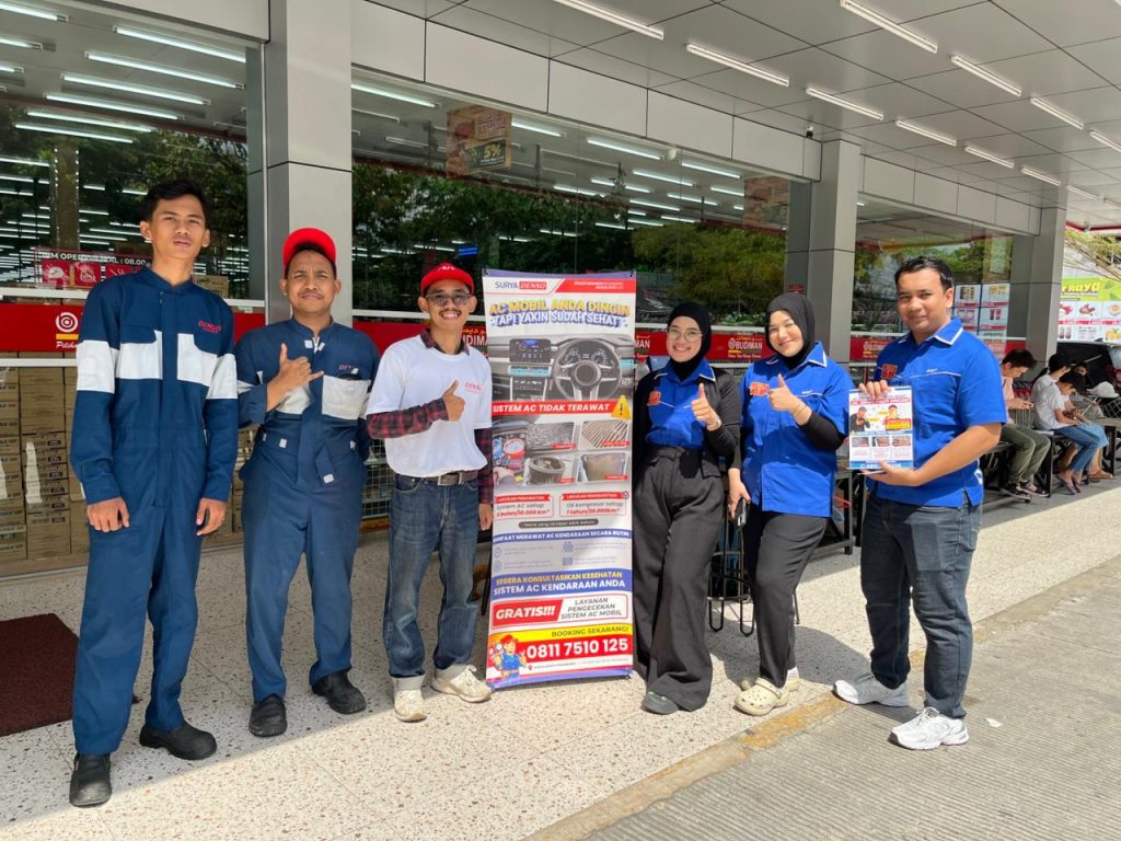 Cek Ac mobil gratis yang dilakukan oleh mekanik dari Bengkel AC Mobil Surya denso Pekanbaru.